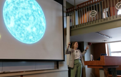 Dr. Floor Borekgaarden gives presentation if front of Powerpoint Presentation